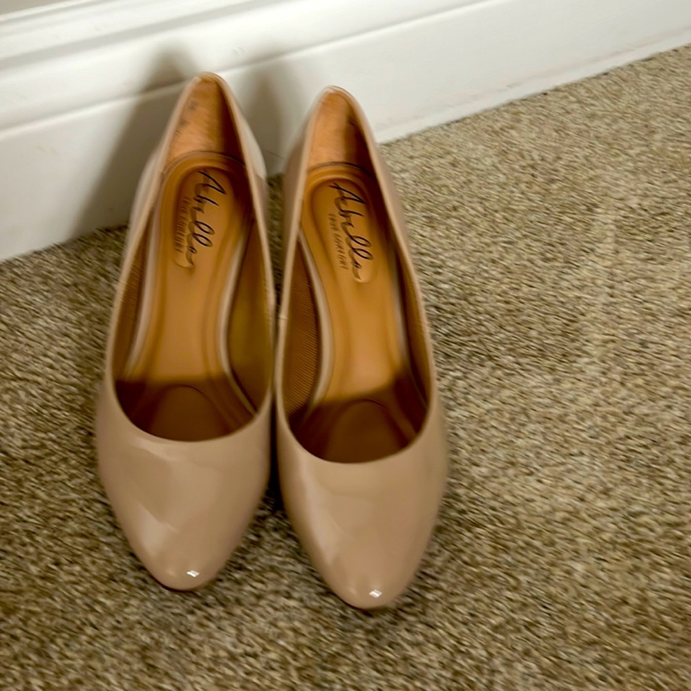 Abella Galaxy pumps in Taupe colour